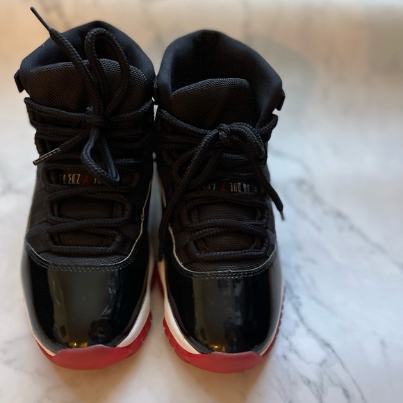 Jordan 11 Playoff Bred (2019) RARE FIND AT THIS PRICE - Picture 4 of 16